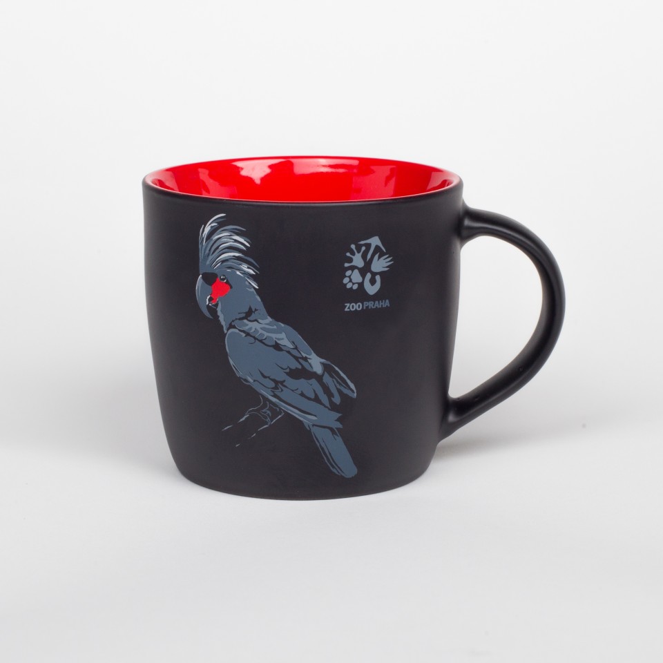 Porcelánový hrnek s motivem kakadua palmového. Foto: Tereza Mrhálková, Zoo Praha