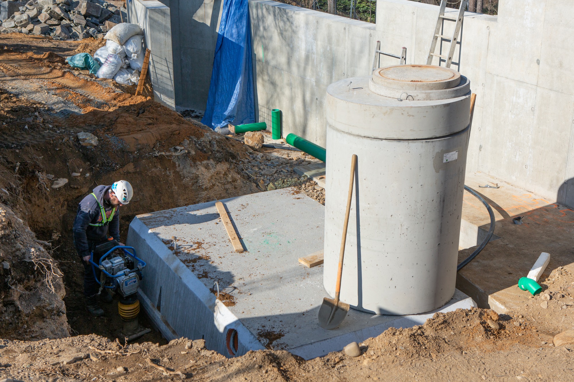 Výstavba akumulační nádrže v expozici Gobi. Foto: Tereza Mrhálková, Zoo Praha