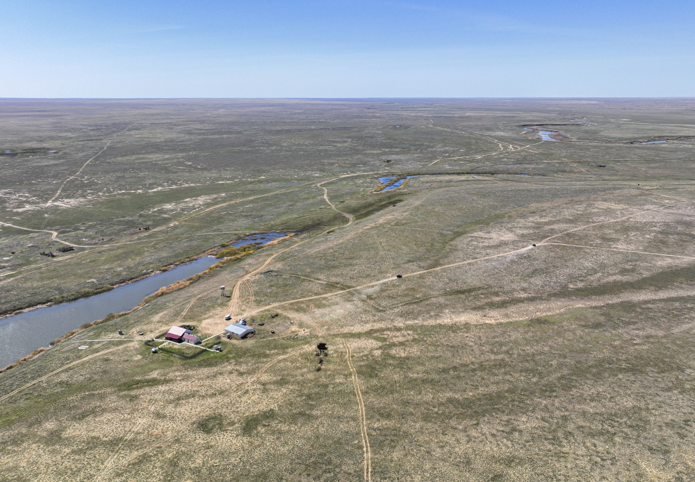 Jako nanejvýš perspektivní cílová lokalita pro reintrodukci koně Převalského do Kazachstánu byla vybrána oblast Altyn Dala (Zlatá step). Mimo jiné je zde již základní infrastruktura pro realizaci projektu. Foto: Tomáš Hulík