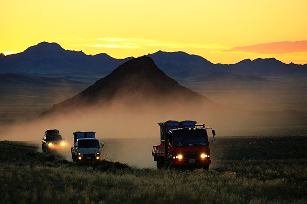 Cesta terénem trvala necelé dvě a půl hodiny, víc než z poloviny po západu slunce. 
