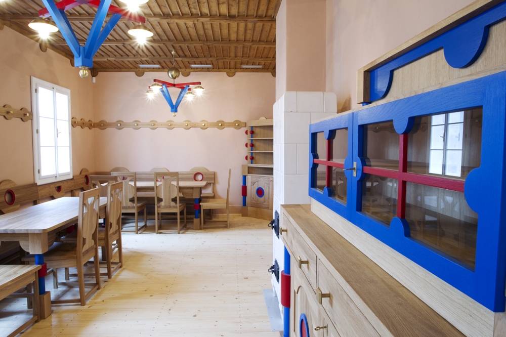 Interiér restaurace byl vytvořen jako replika původní hospody na kbelském letišti. Foto (c) Tomáš Adamec, Zoo Praha